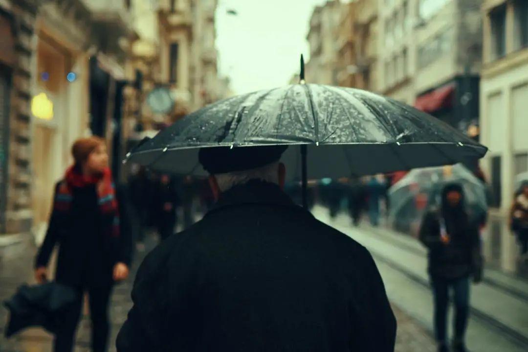 瓢泼大雨英文怎么说,滂沱大雨用英语怎么说