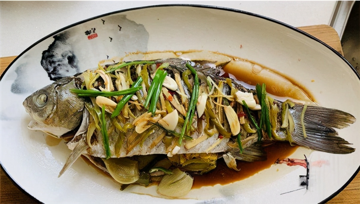 买鲫鱼和鲤鱼有什么区别,买鲫鱼大的好还是小的好