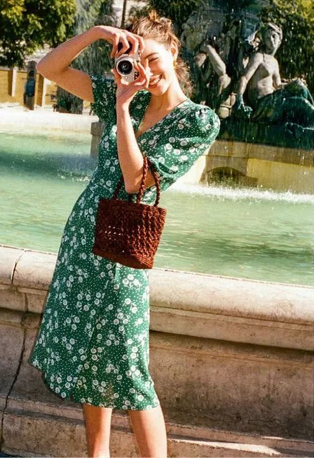 “三角妹”掌握扬长避短法，取舍上下身的优劣势，轻松穿出法式风