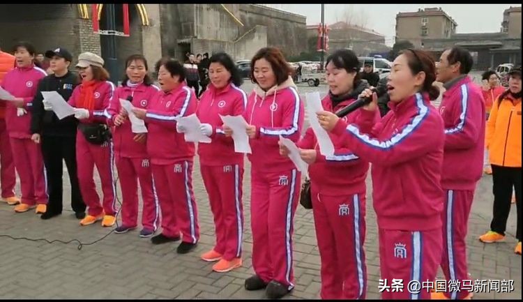 海州体育馆一路同行健步队,连云港微马海州健步队