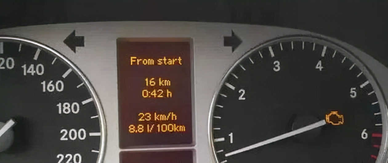 牢记4个行车技巧,车上的这几个故障灯亮务必停车