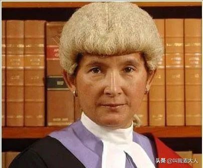 李泽楷的浪荡情史，10个女友一个比一个年轻，小26岁郭嘉文又被甩