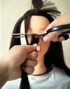 女性自己在家剪头发视频,中年妇女自己在家剪头发