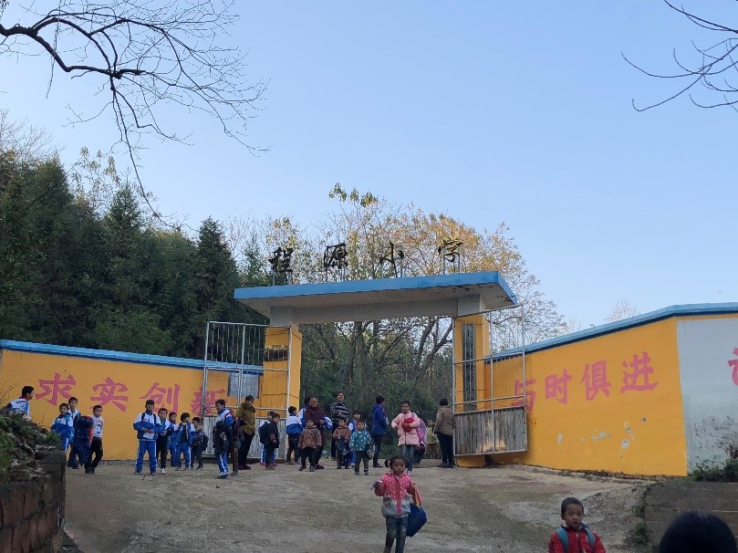 用爱浇灌花朵用心呵护成长,用爱浇灌你成长