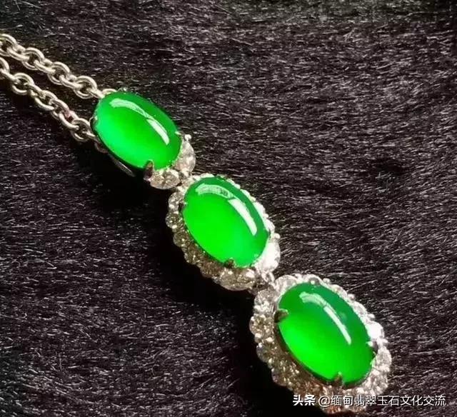 翡翠最简单的保养方法是用水泡吗,翡翠保养方法分享如何保养翡翠