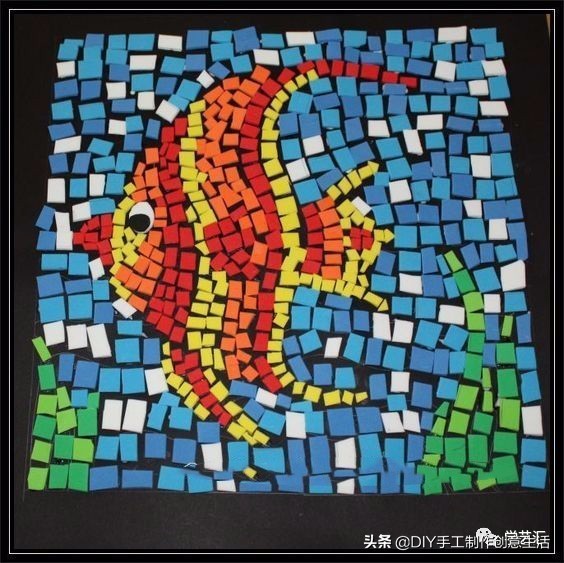 用圆纸片手工制作圣诞贴画,奇妙的纸片贴画手工