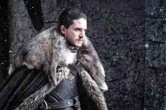 同事穿了一件新的大衣,皮草怎么穿不胖中长款