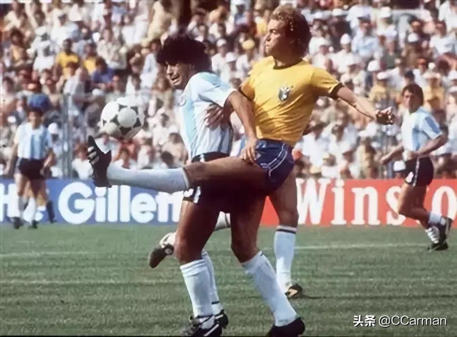 足球“上帝之手”：草根阶层公认史上第一球王，超脱体育政治领袖