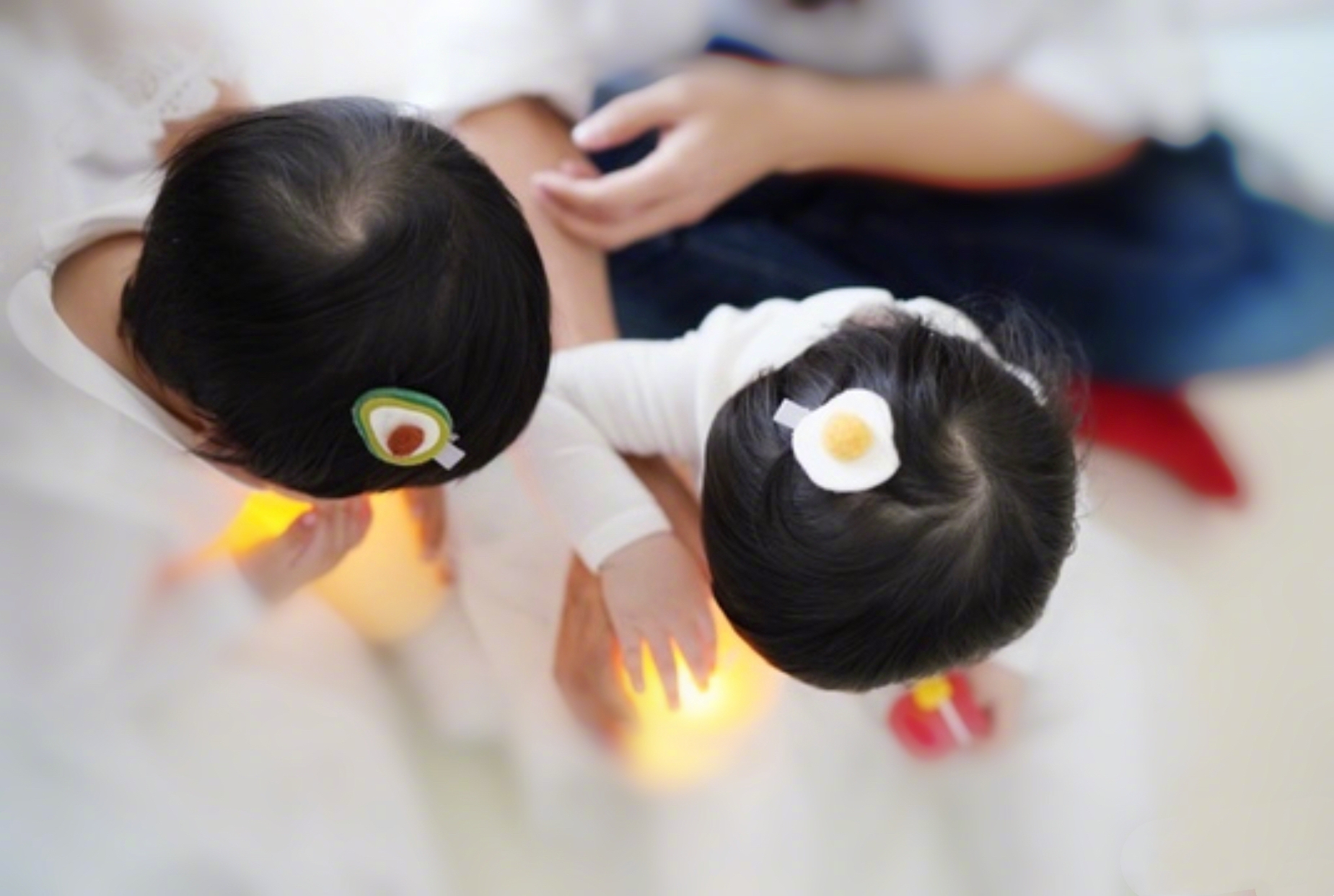 谢娜发文晒跳跳俏俏日常,谢娜分享跳跳俏俏互动日常