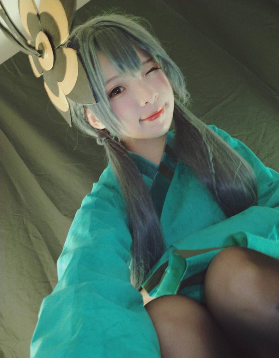 无人知晓她的身份，每次只有轻柔的歌声伴你左右，默默守护~