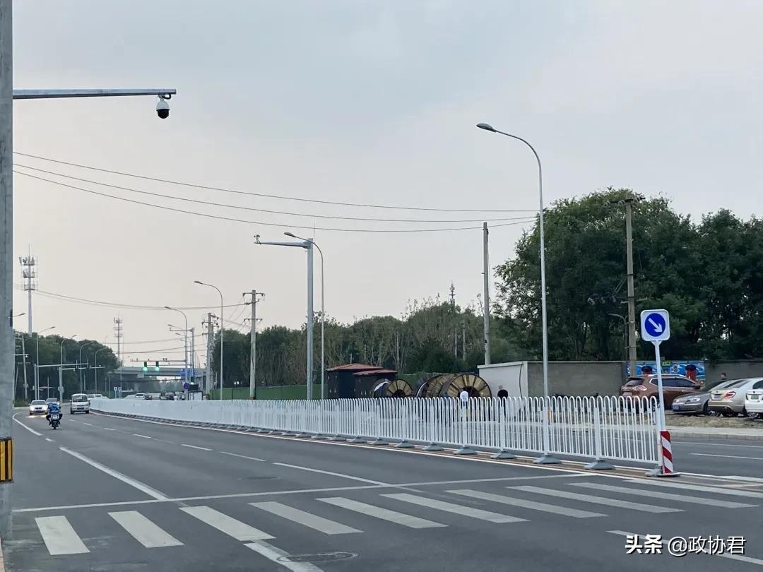 什么道路中间不能设隔离护栏,哪些路可以安装中间隔离护栏
