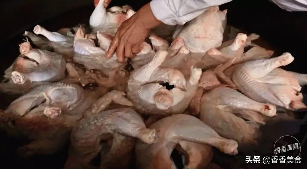 刀剁斧劈棒子夯，吃个鸡搁得住这样？