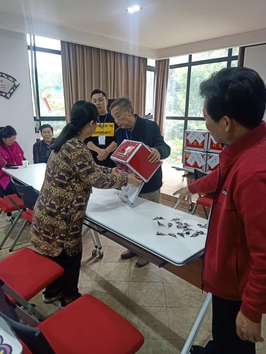 萍乡一知名小区全体业主投票竟把物业换了