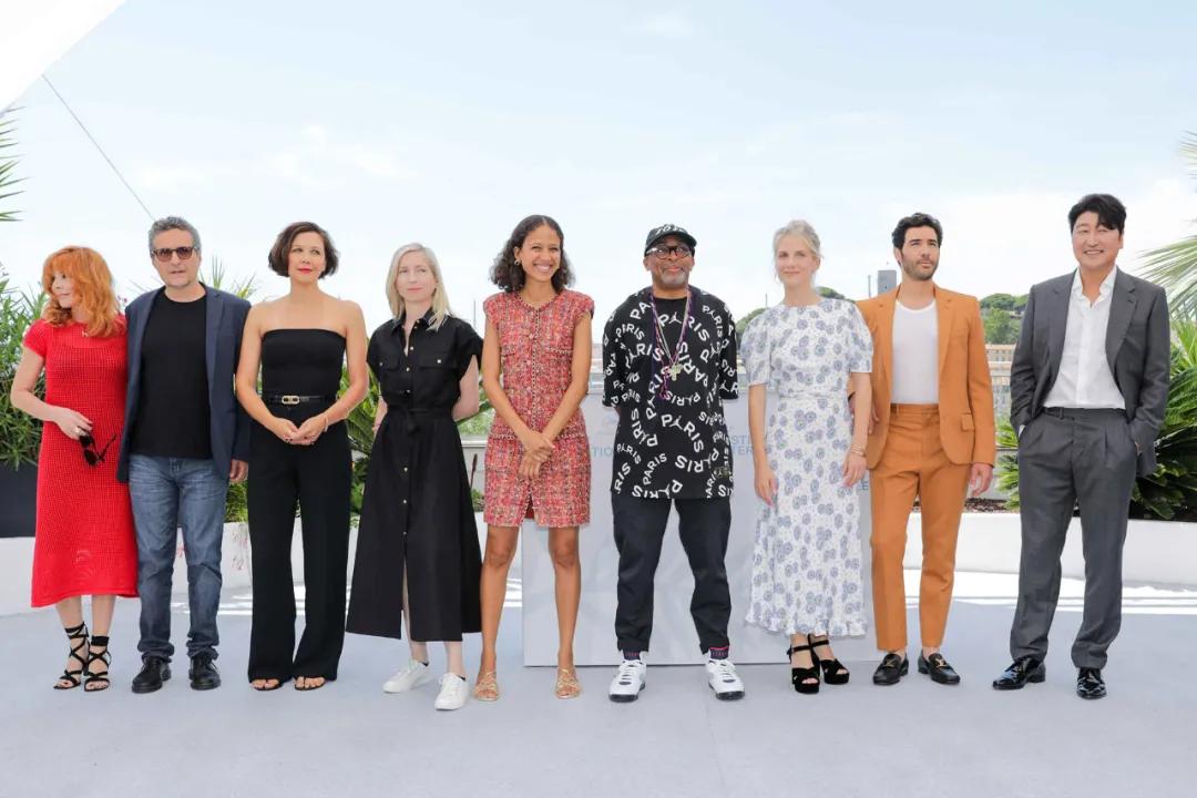 戛纳电影节是商业吗,戛纳电影节注重艺术还是商业