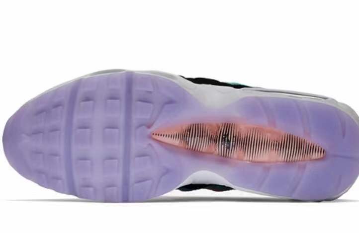 曾经火遍全球的神鞋最新复刻的联名鞋款只需5折就可以买入