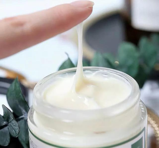 换季混油皮脸干到爆皮怎么办,干性皮肤脸出油护理