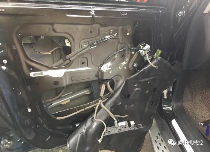 汽车窗户升降失灵怎么弄,汽车窗户升降时吱吱响怎么解决