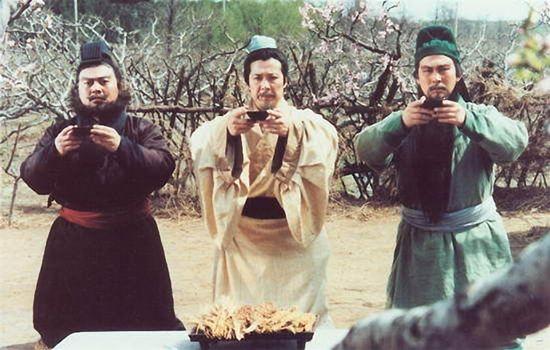 关羽败走华容道是在华容县吗,曹操败走麦城与华容道的故事