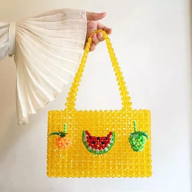 2020冬天流行什么包包款式,今年流行的串珠包