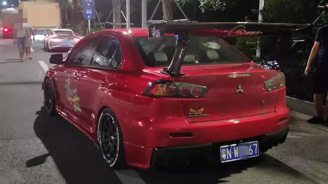 三菱翻车事故视频,三菱飙车事故