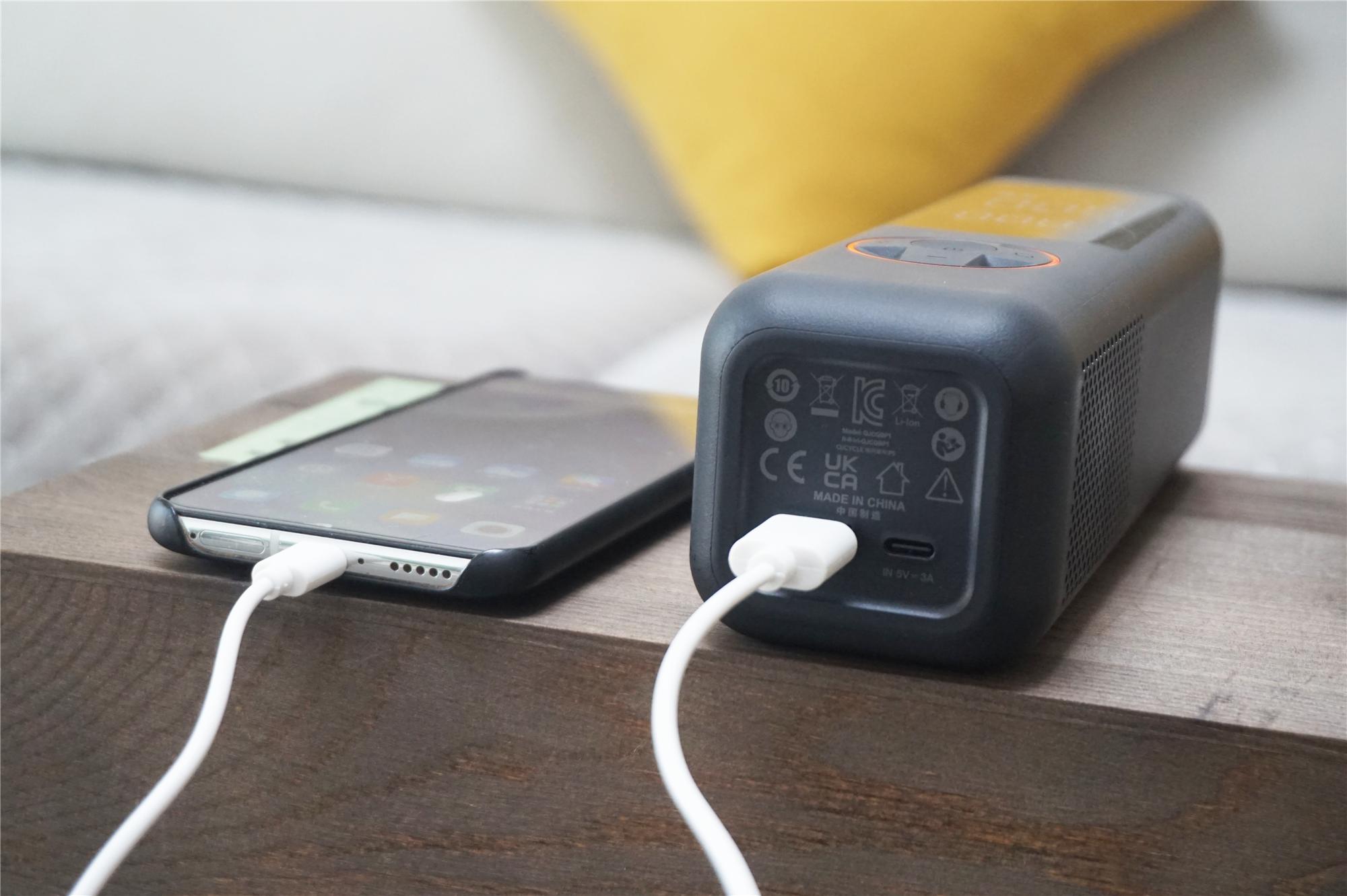 骑车出行就不怕路上爆胎了,开车遇到胎压不足