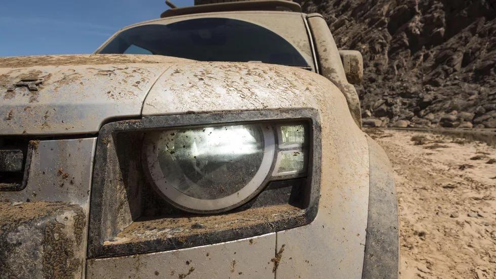 2023款路虎卫士110p400x驾驶感受,2024款路虎卫士110版测评