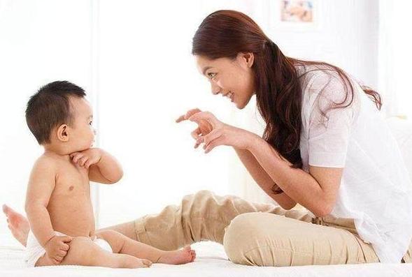 宝宝多大开始认生陌生人抱着哭,宝宝见到生人就开心