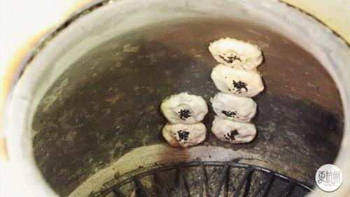 一口勾魂!这家网红烤饼店凭借独特的口感征服了无数的游客