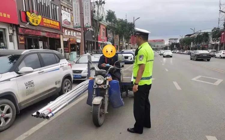 运城临猗交警严查三轮车违法行为,交警大队农用车辆违法载人整治