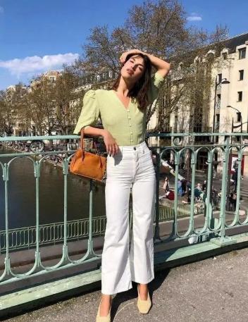 今年新流行奶奶鞋洋气百搭显高挑,今年流行的奶奶鞋怎么搭配才好