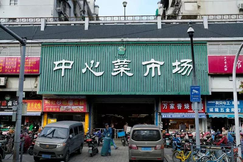 两百年呼童街，一百米烟火路，尝尝这里的美食吧