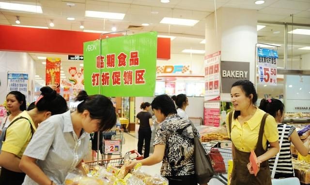 想薅临期食品的羊毛？年轻人还是太天真，掉坑里都不知道