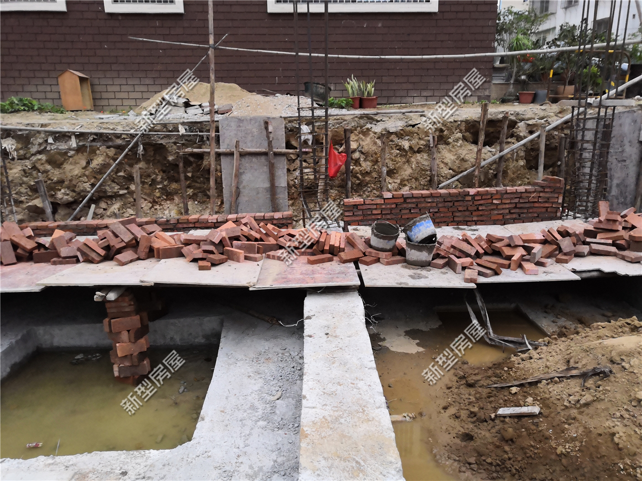 农村盖房歪了20公分怎么办,农村建房钢筋移位10公分怎么处理