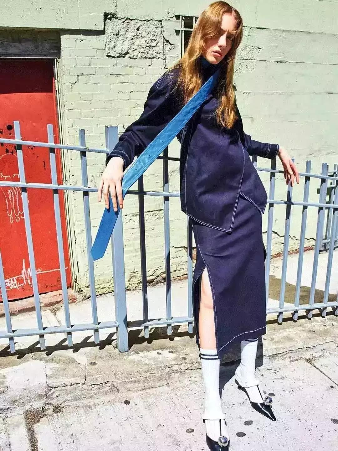 别再露脚踝了今年露袜才是王道,今年流行的露袜穿搭你知道吗