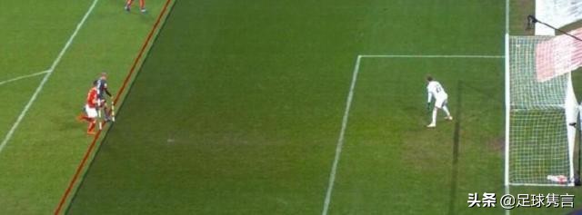 只越位了一只鞋被VAR吹掉进球冤不冤？官方：没毛病