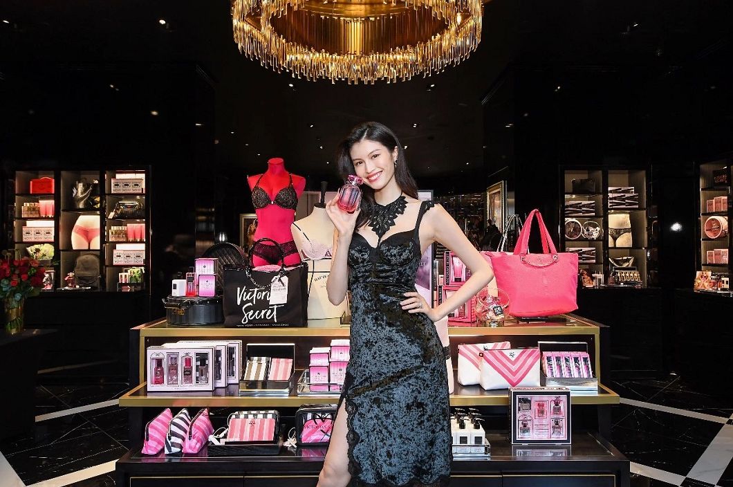 湖滨银泰in77每日客流量,杭州湖滨银泰in77销售额