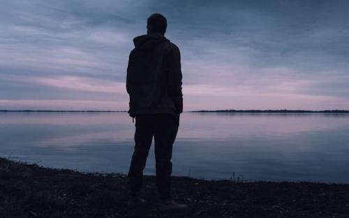 如果很爱一个人放不下他该怎么办,很爱一个人却又不能在一起的歌曲