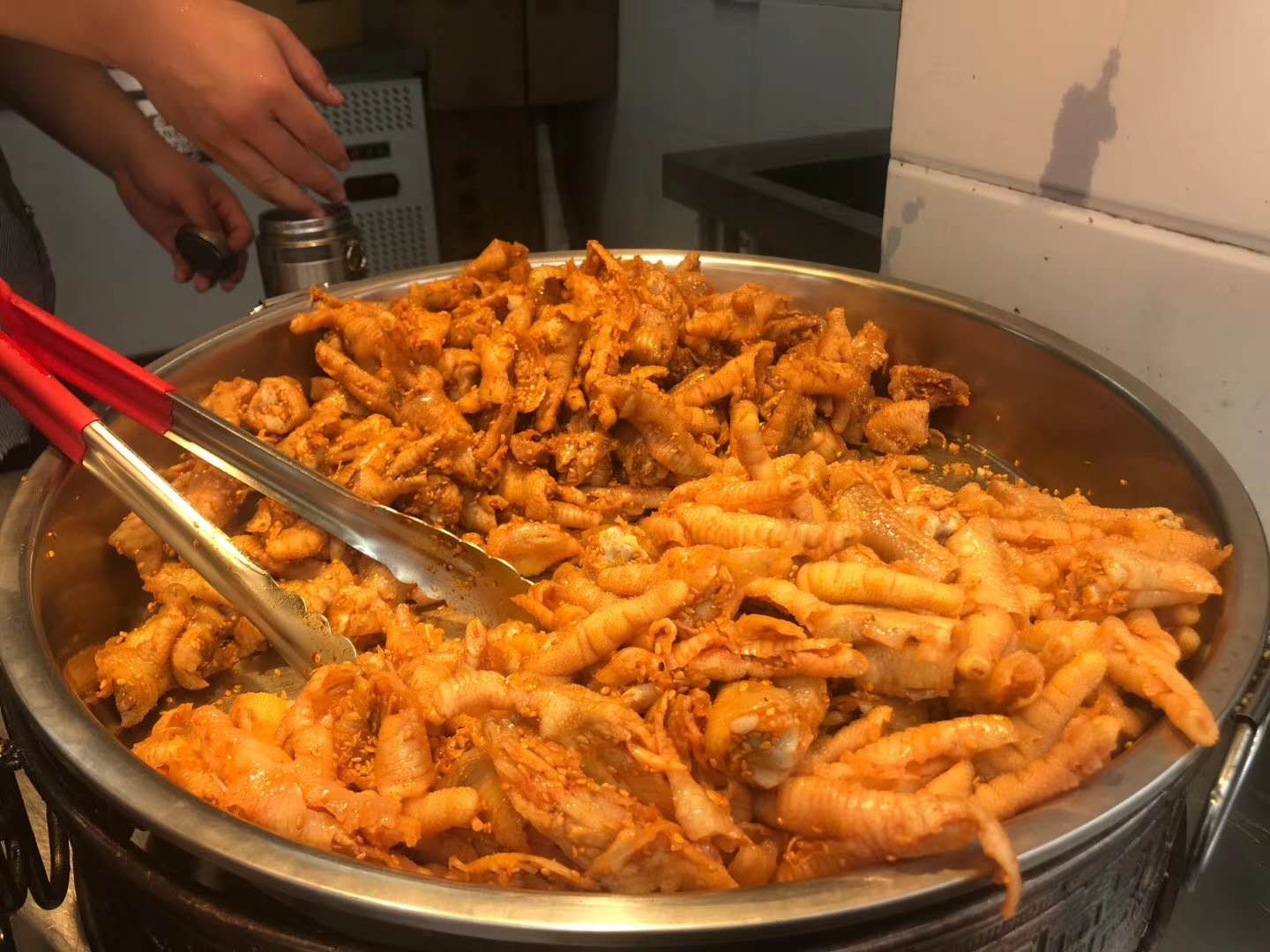 卤菜吃起来不脆,卤菜的香味怎么解决