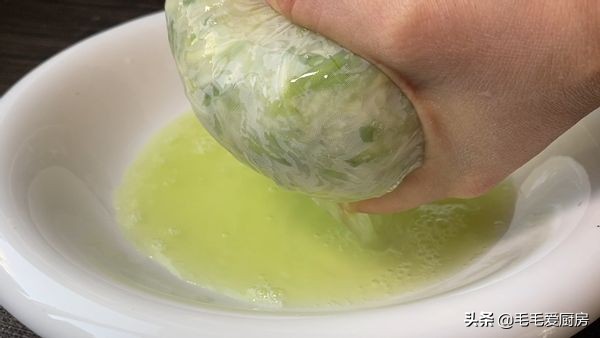 炸肉丸子怎么做嫩有弹性不硬,教你正确炸丸子外酥里嫩超级香