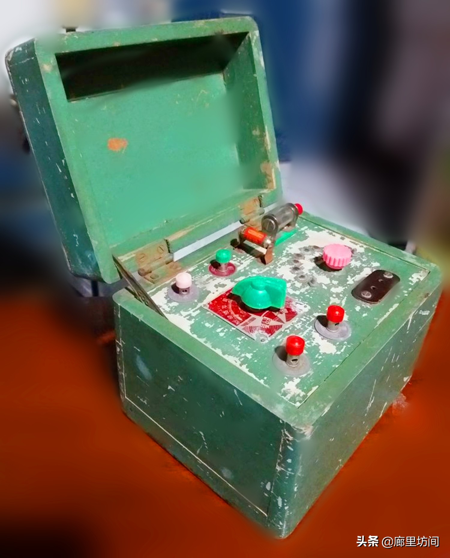 60年代收音机老物件,80年代老物件在墙上挂着的收音机