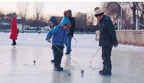 教育孩子时候孩子自顾自玩,家长教育孩子不玩游戏的对话