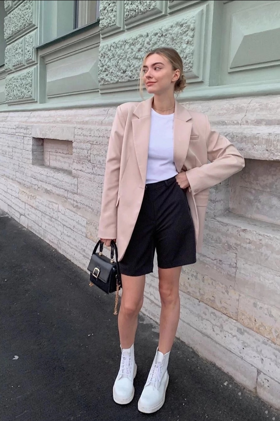 秋冬小白鞋怎么穿搭最好看,初秋鞋子百搭