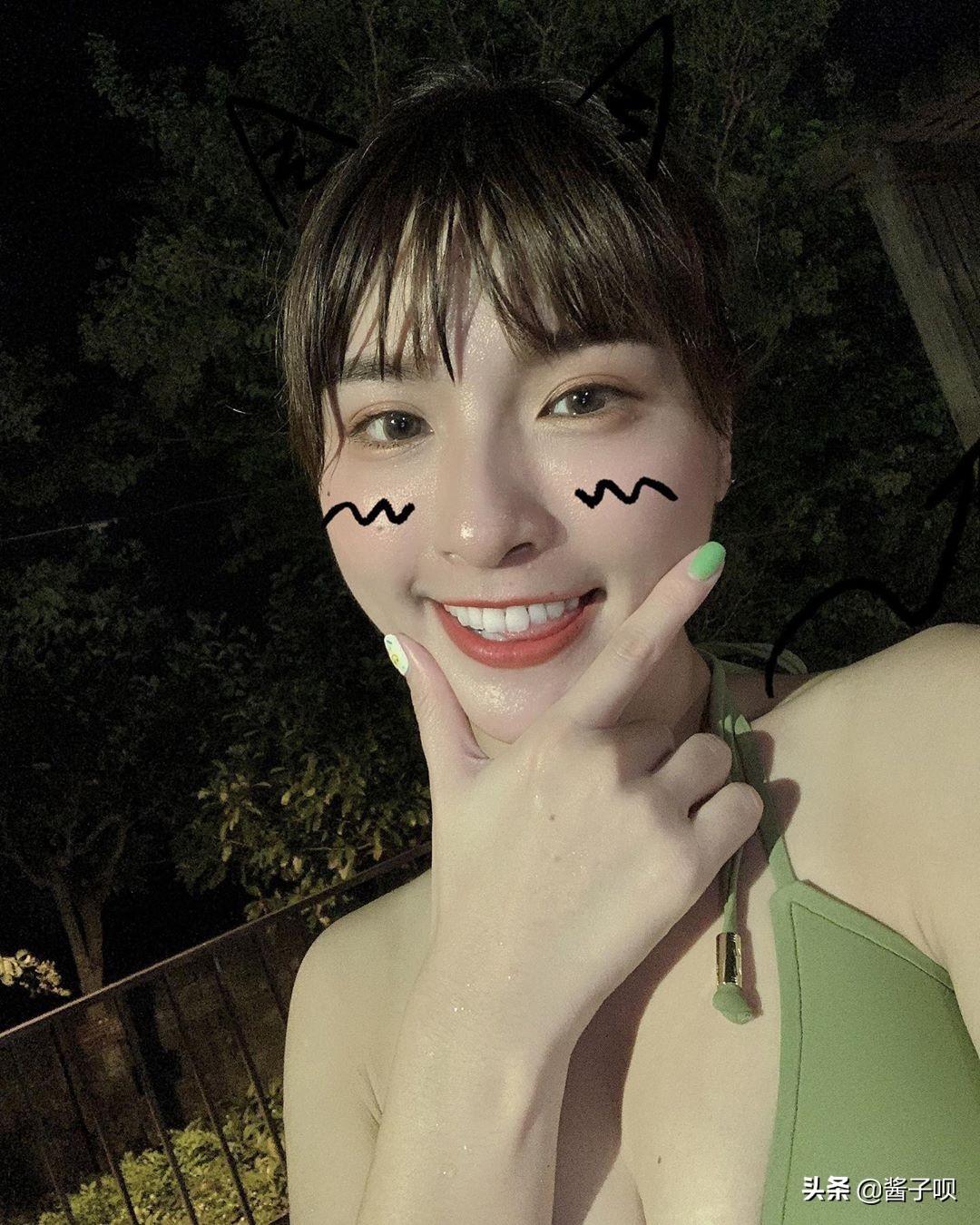 现任和前任女友悼文惊人一致，展现黄鸿升完美人设