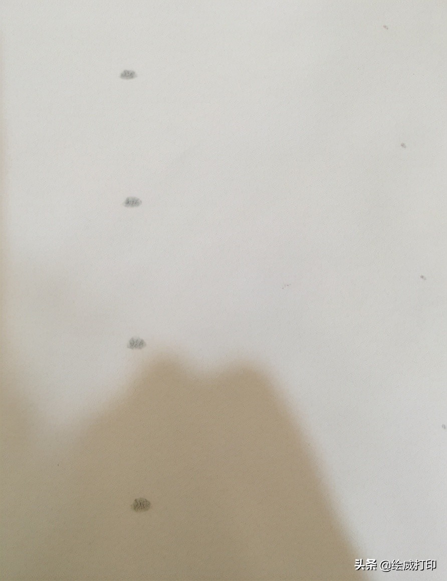 打印机打几张纸就提示没纸发黑,喷墨打印机出现整条黑块如何解决