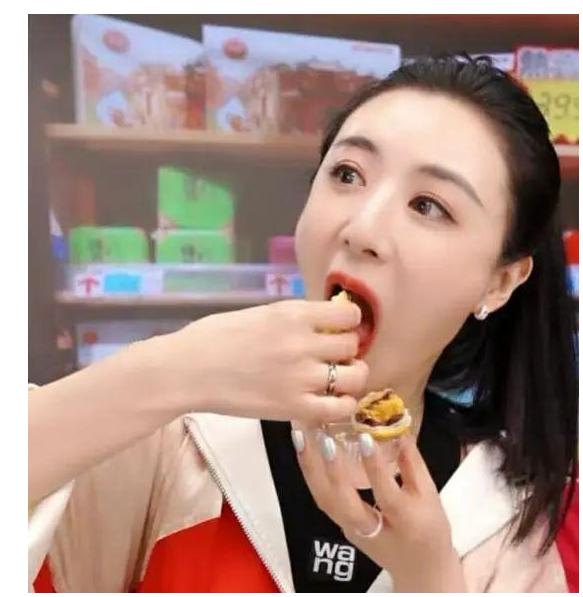 主持人吴昕最新直播,吴昕现在还在做主持人吗