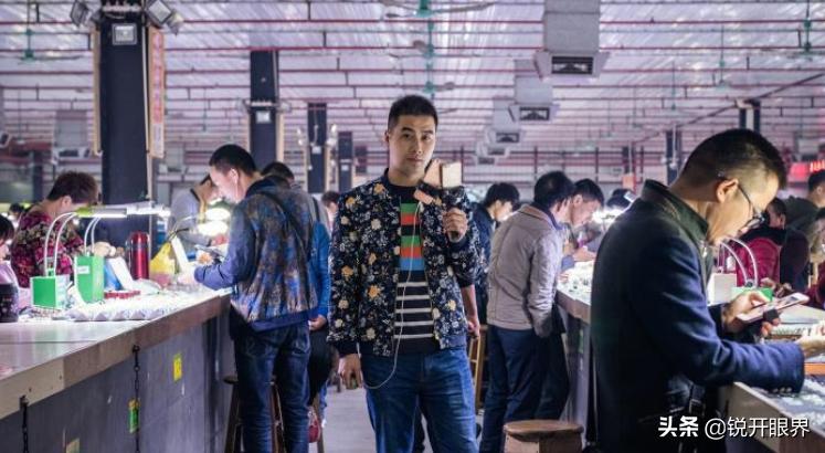 直播的翡翠怎么那么便宜是真的吗,直播间便宜的翡翠是什么材质