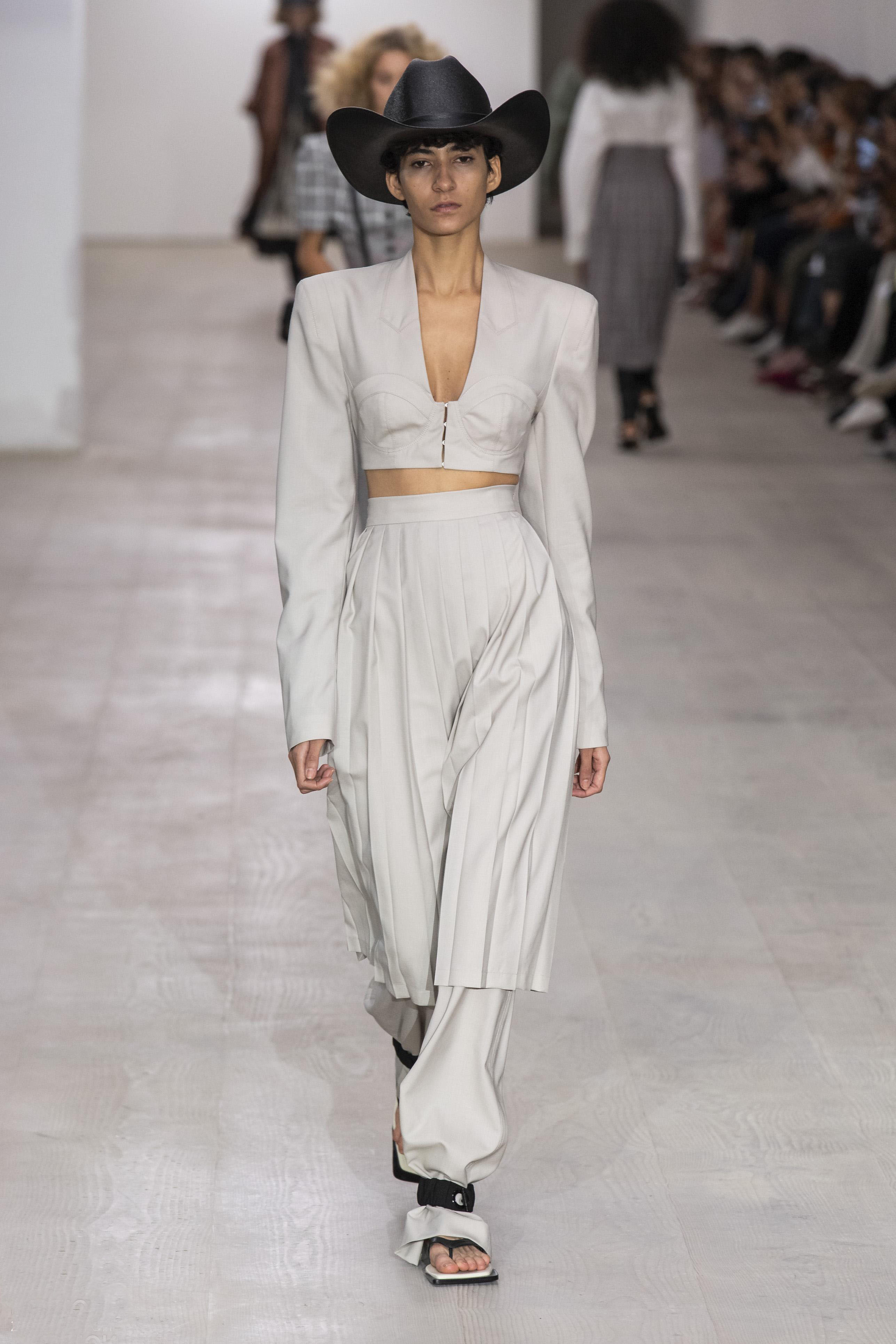 2023秋冬上海时装周秀场设计,2021巴黎高定时装周秀场