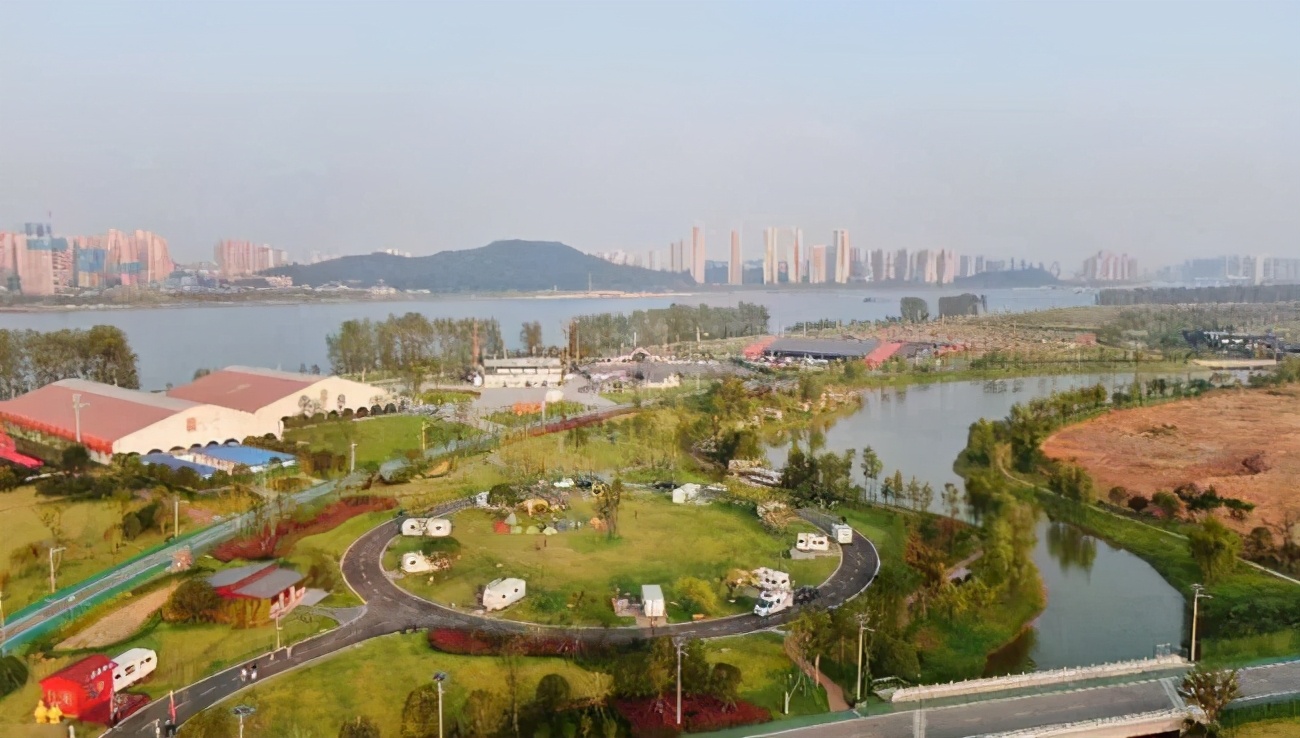 湖南长沙月亮岛中餐厅,丁真还在月亮岛吗