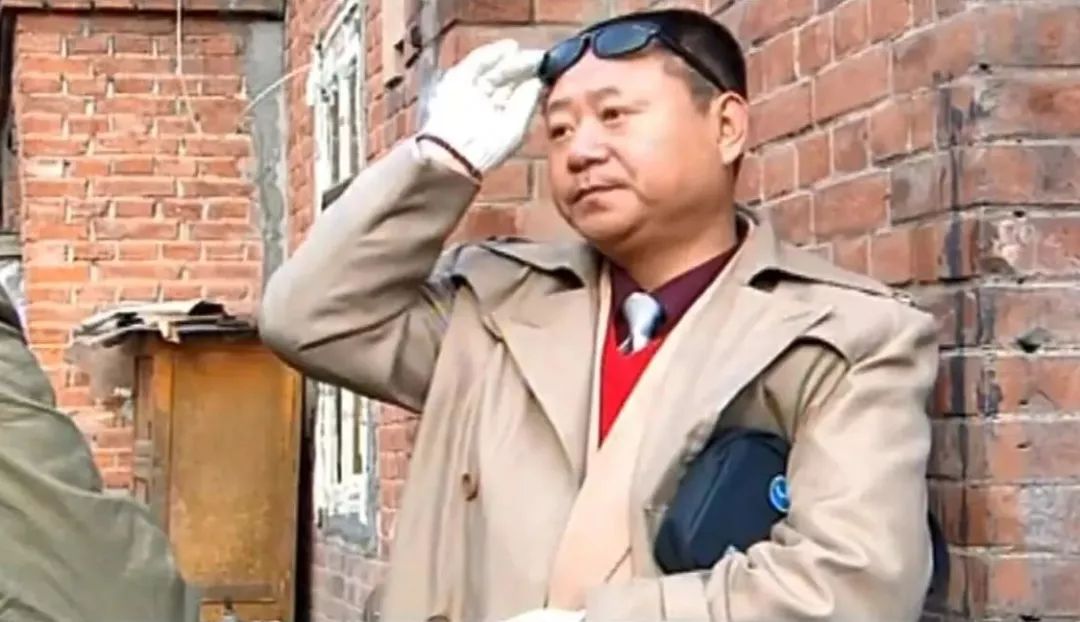 中国人为什么喜欢夹包,老外学中国人夹包