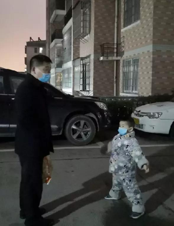 爸爸抱抱我原视频,爸爸抱抱我前奏